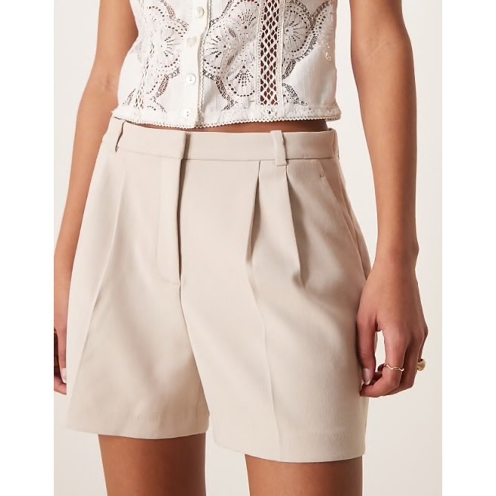 Abercrombie & Fitch Tailored Pleated Shorts Size Small Cream Women